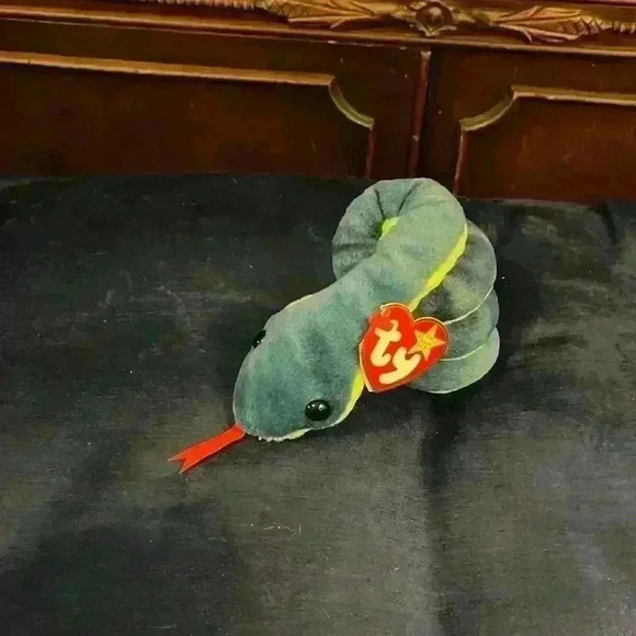 Ty Beanie Baby Hissy - Picture 1 of 5